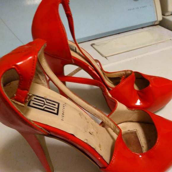 Red Heels - Picture 3 of 4